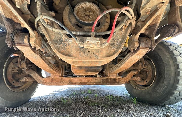 image for item OM9484 1991 Freightliner  FLD112 vacuum truck