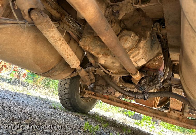 image for item OM9484 1991 Freightliner  FLD112 vacuum truck