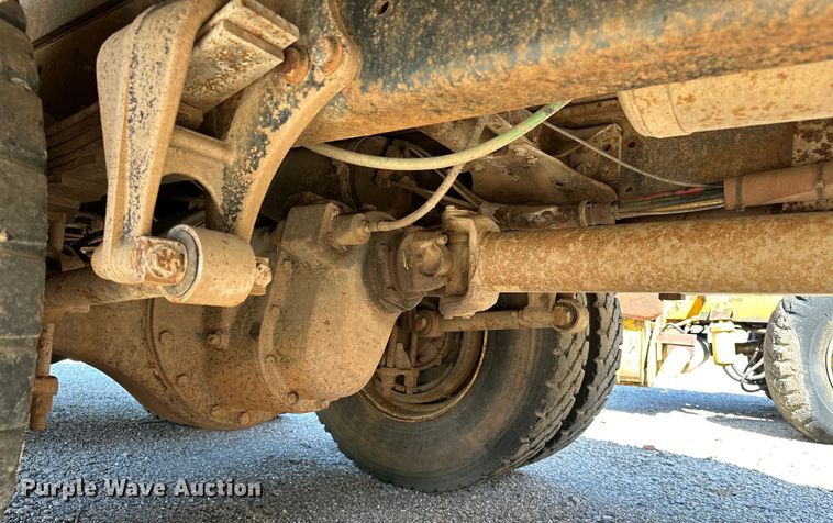 image for item OM9484 1991 Freightliner  FLD112 vacuum truck