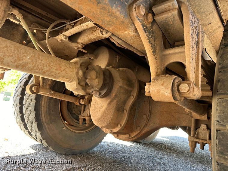 image for item OM9484 1991 Freightliner  FLD112 vacuum truck