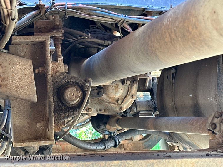 image for item OM9484 1991 Freightliner  FLD112 vacuum truck