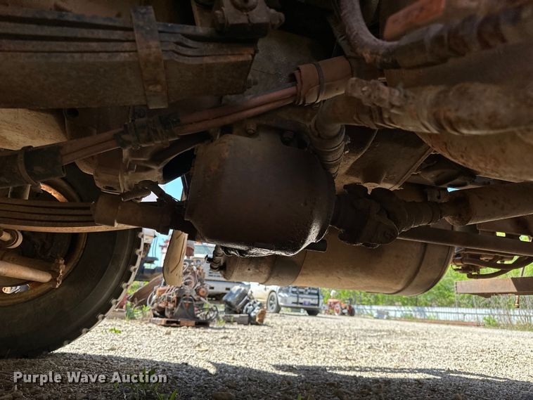 image for item OM9484 1991 Freightliner  FLD112 vacuum truck