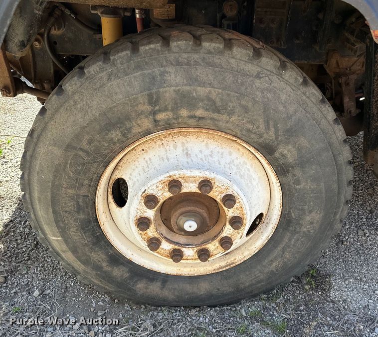 image for item OM9484 1991 Freightliner  FLD112 vacuum truck