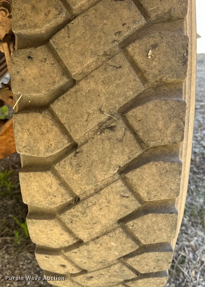 image for item OM9484 1991 Freightliner  FLD112 vacuum truck