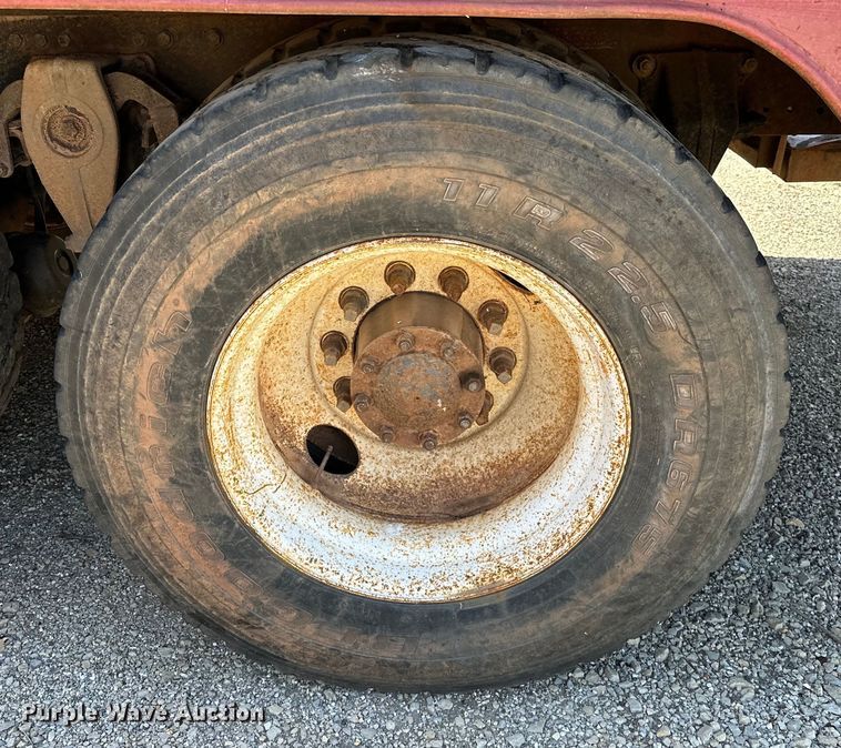 image for item OM9484 1991 Freightliner  FLD112 vacuum truck