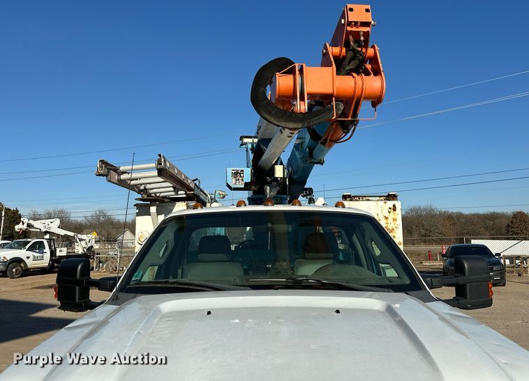 image for item OM9861 2011 Ford  F550 Super Duty XL bucket truck