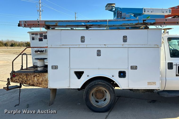 image for item OM9861 2011 Ford  F550 Super Duty XL bucket truck