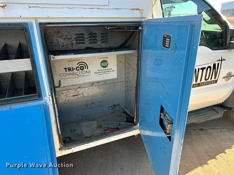 image for item OM9861 2011 Ford  F550 Super Duty XL bucket truck