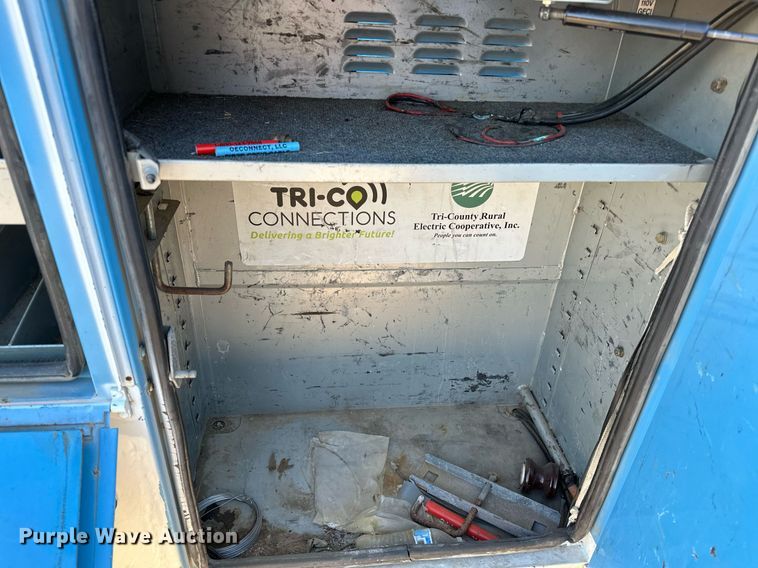 image for item OM9861 2011 Ford  F550 Super Duty XL bucket truck