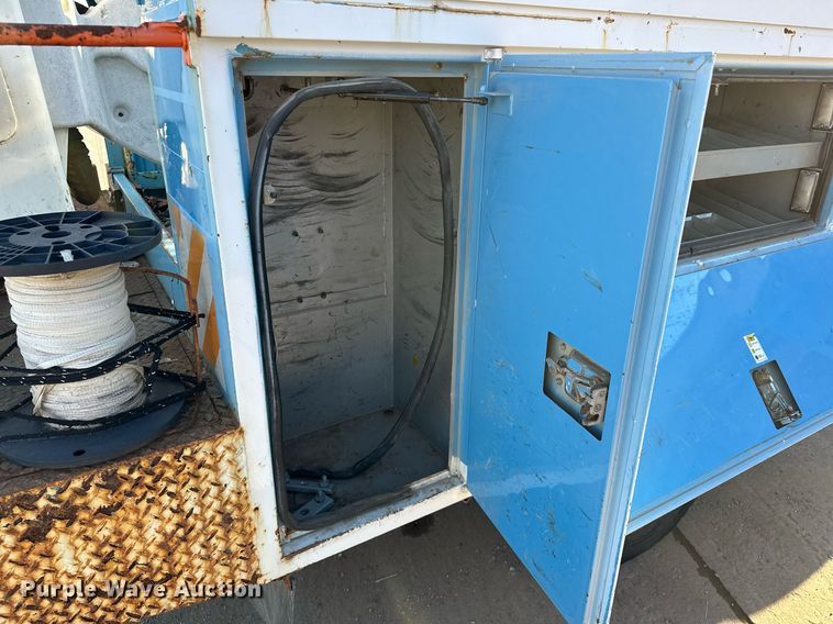 image for item OM9861 2011 Ford  F550 Super Duty XL bucket truck