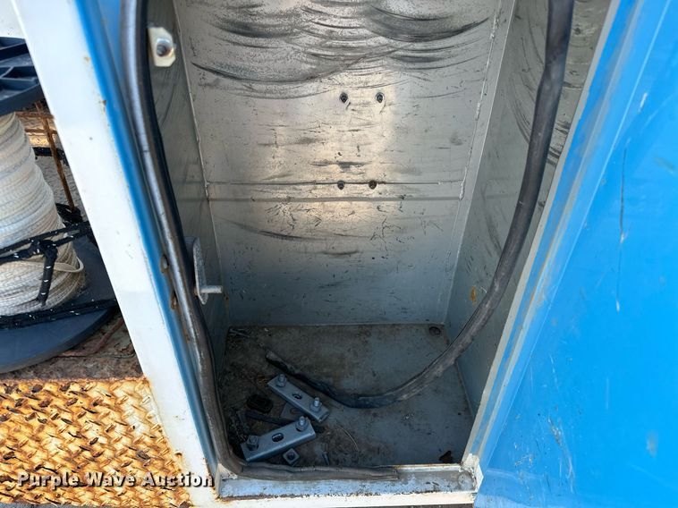 image for item OM9861 2011 Ford  F550 Super Duty XL bucket truck