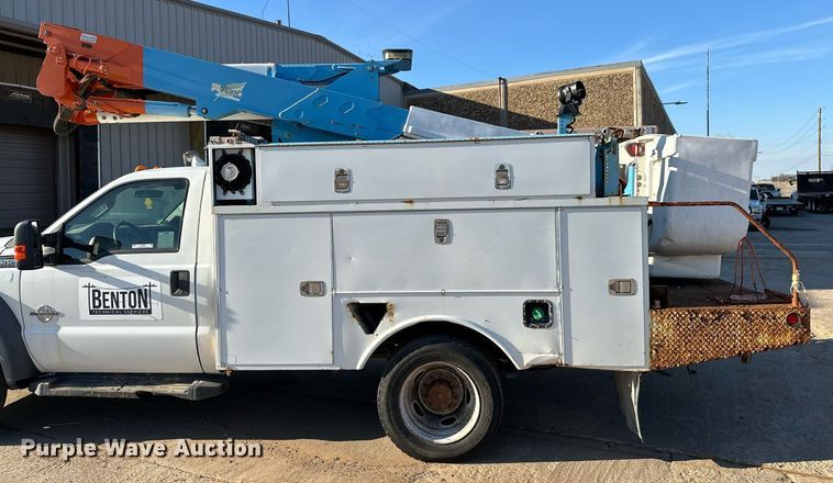 image for item OM9861 2011 Ford  F550 Super Duty XL bucket truck