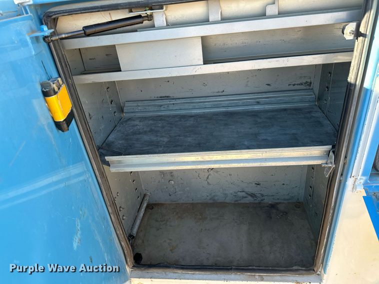 image for item OM9861 2011 Ford  F550 Super Duty XL bucket truck