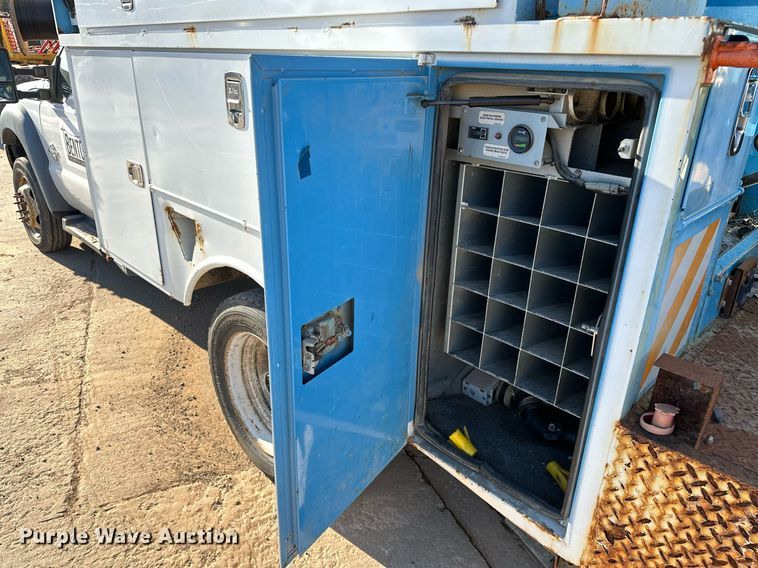 image for item OM9861 2011 Ford  F550 Super Duty XL bucket truck