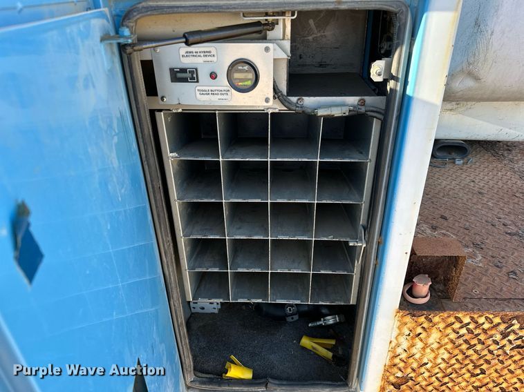 image for item OM9861 2011 Ford  F550 Super Duty XL bucket truck