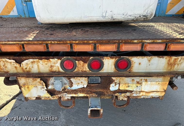 image for item OM9861 2011 Ford  F550 Super Duty XL bucket truck