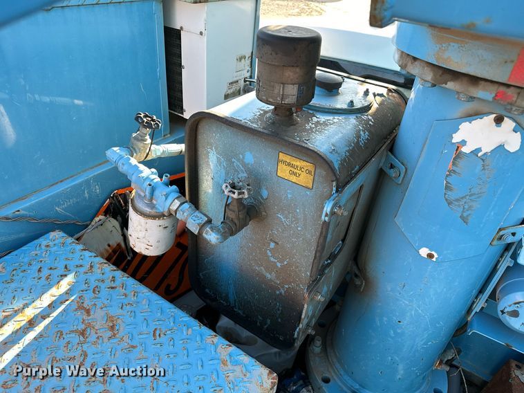 image for item OM9861 2011 Ford  F550 Super Duty XL bucket truck