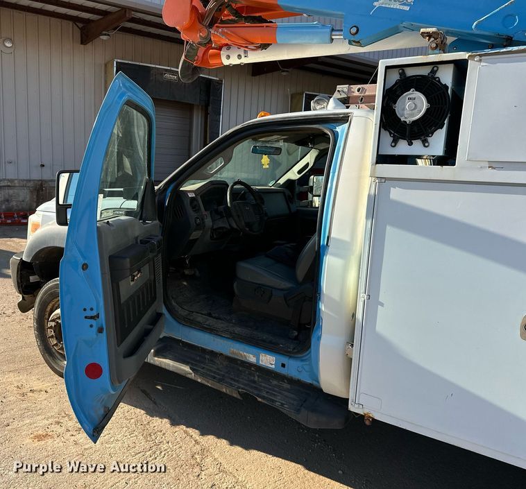 image for item OM9861 2011 Ford  F550 Super Duty XL bucket truck