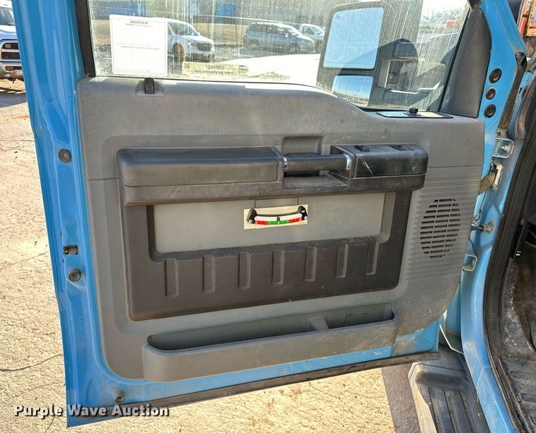 image for item OM9861 2011 Ford  F550 Super Duty XL bucket truck