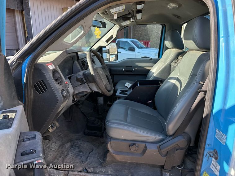 image for item OM9861 2011 Ford  F550 Super Duty XL bucket truck