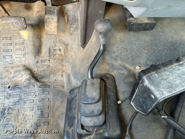 image for item OM9861 2011 Ford  F550 Super Duty XL bucket truck