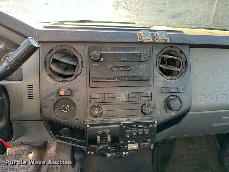 image for item OM9861 2011 Ford  F550 Super Duty XL bucket truck