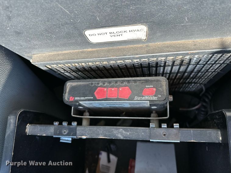 image for item OM9861 2011 Ford  F550 Super Duty XL bucket truck