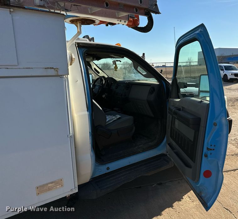 image for item OM9861 2011 Ford  F550 Super Duty XL bucket truck