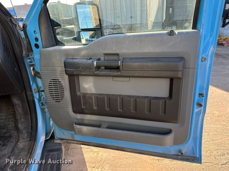 image for item OM9861 2011 Ford  F550 Super Duty XL bucket truck