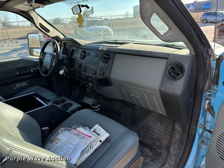 image for item OM9861 2011 Ford  F550 Super Duty XL bucket truck