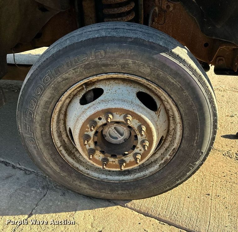 image for item OM9861 2011 Ford  F550 Super Duty XL bucket truck