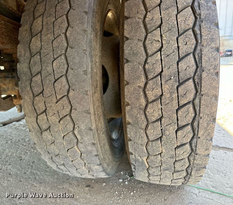 image for item OM9861 2011 Ford  F550 Super Duty XL bucket truck