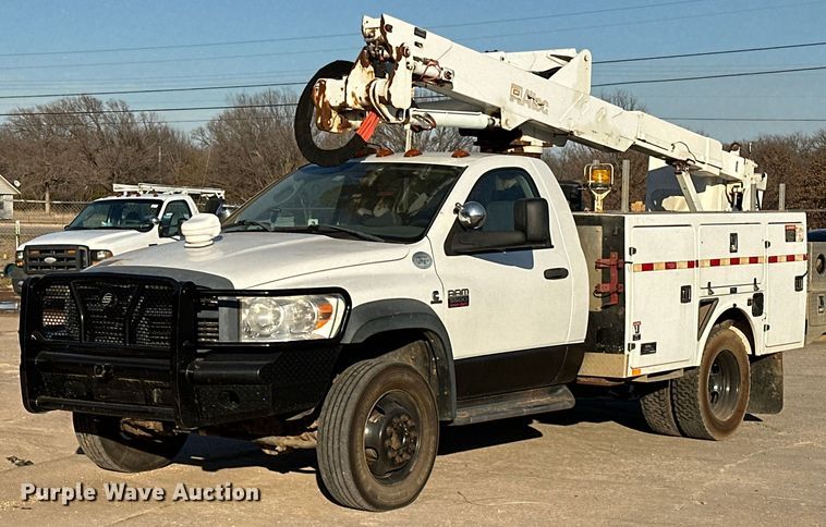 image for item OM9862 2009 Dodge Ram 5500HD bucket truck