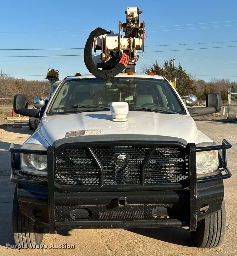 image for item OM9862 2009 Dodge Ram 5500HD bucket truck