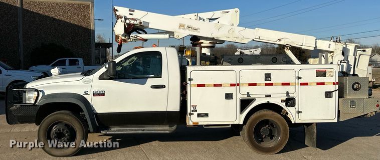 image for item OM9862 2009 Dodge Ram 5500HD bucket truck