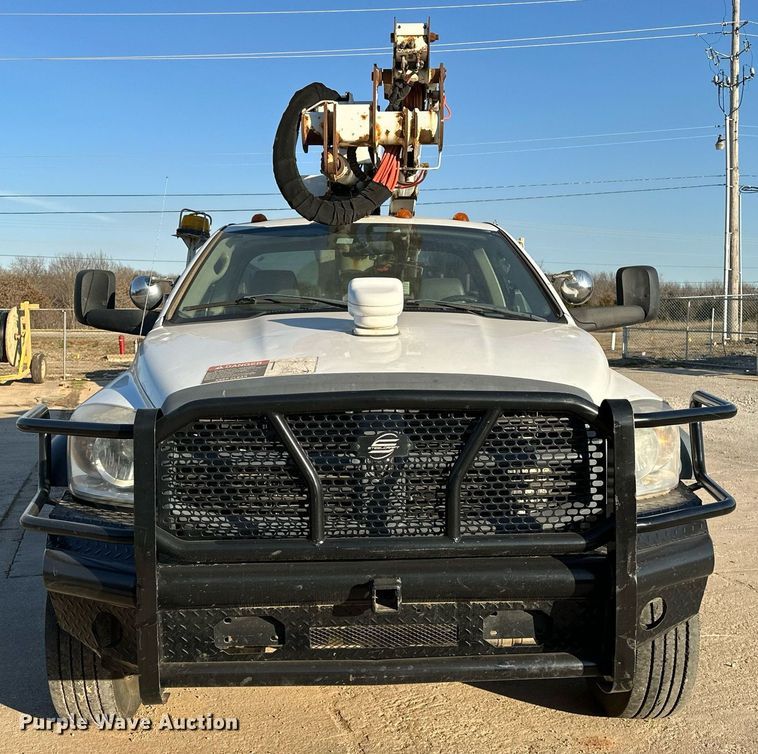 image for item OM9862 2009 Dodge Ram 5500HD bucket truck