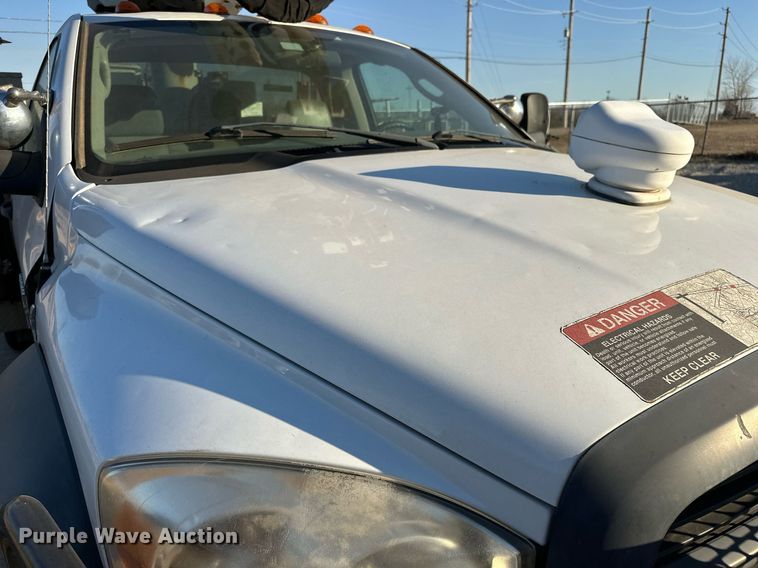 image for item OM9862 2009 Dodge Ram 5500HD bucket truck