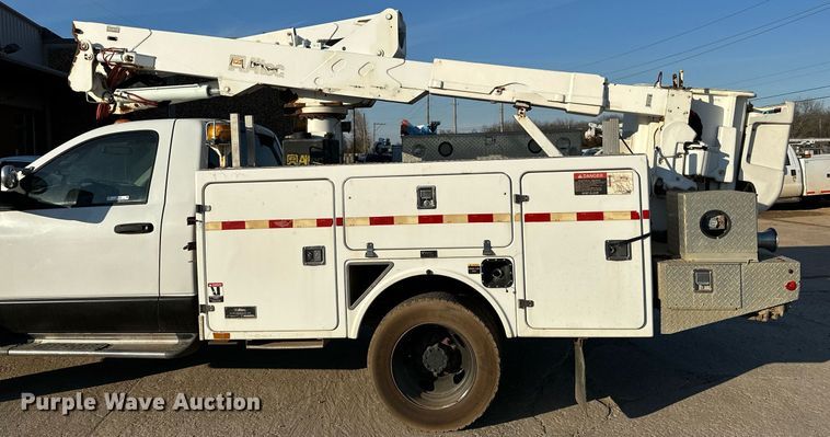 image for item OM9862 2009 Dodge Ram 5500HD bucket truck
