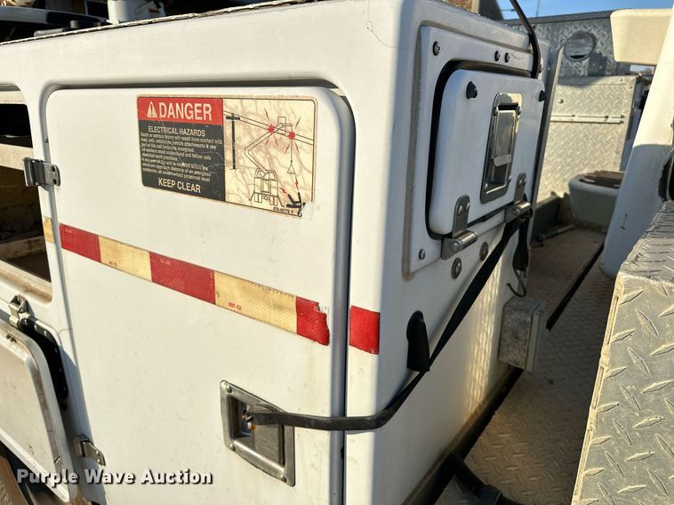 image for item OM9862 2009 Dodge Ram 5500HD bucket truck