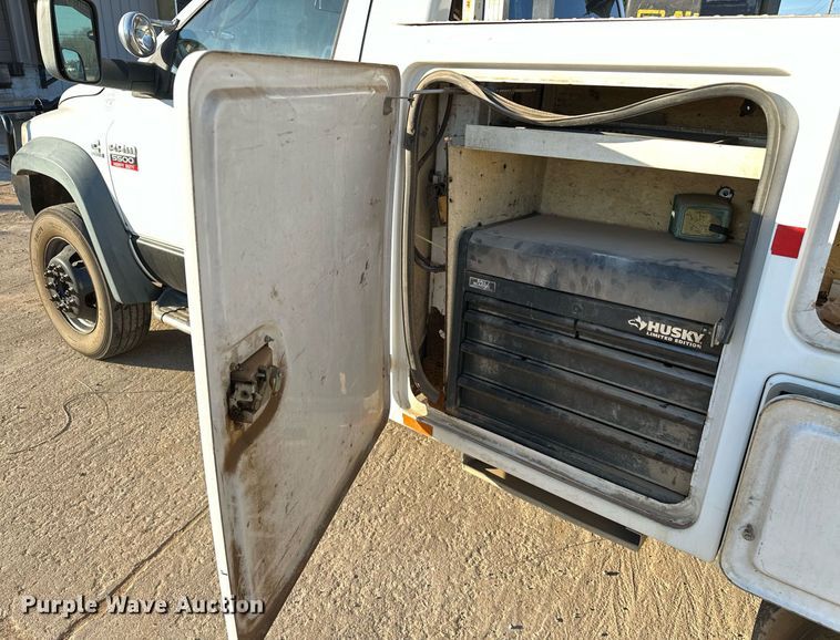 image for item OM9862 2009 Dodge Ram 5500HD bucket truck