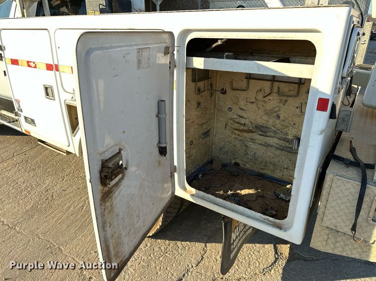 image for item OM9862 2009 Dodge Ram 5500HD bucket truck