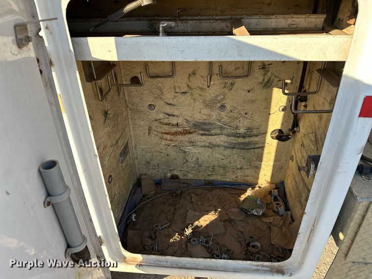 image for item OM9862 2009 Dodge Ram 5500HD bucket truck