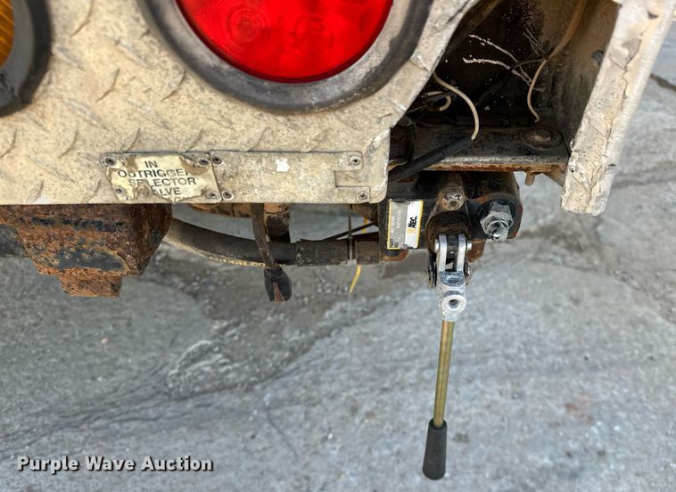 image for item OM9862 2009 Dodge Ram 5500HD bucket truck