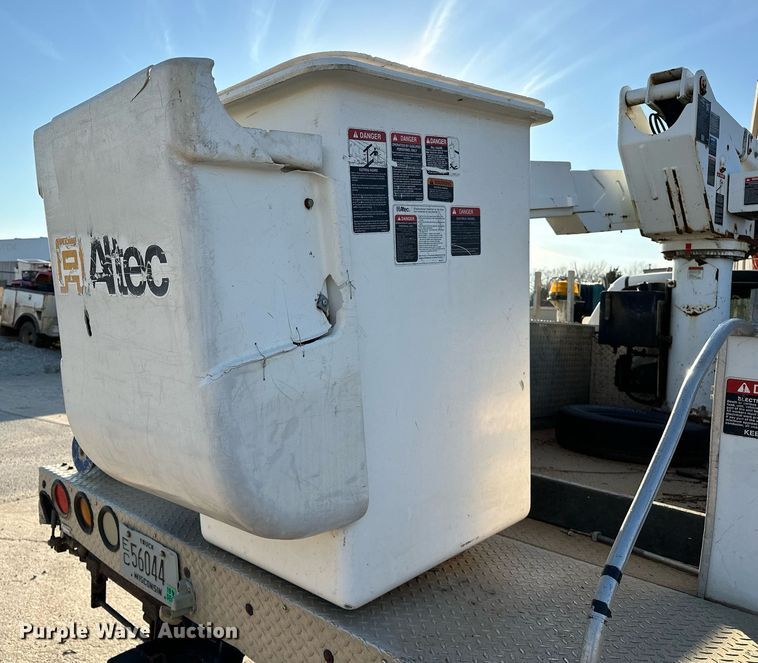 image for item OM9862 2009 Dodge Ram 5500HD bucket truck