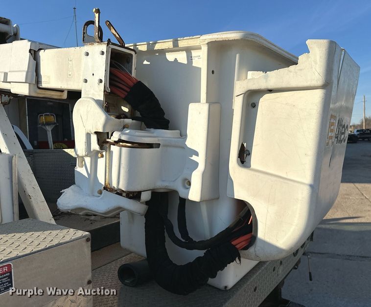 image for item OM9862 2009 Dodge Ram 5500HD bucket truck