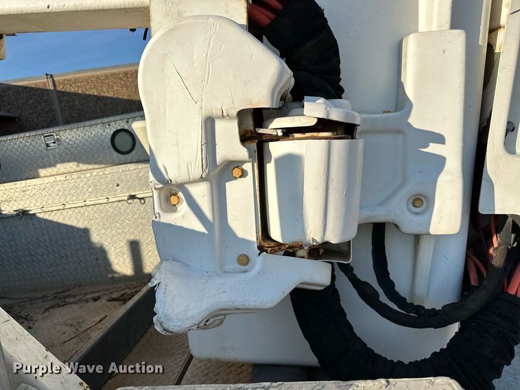 image for item OM9862 2009 Dodge Ram 5500HD bucket truck