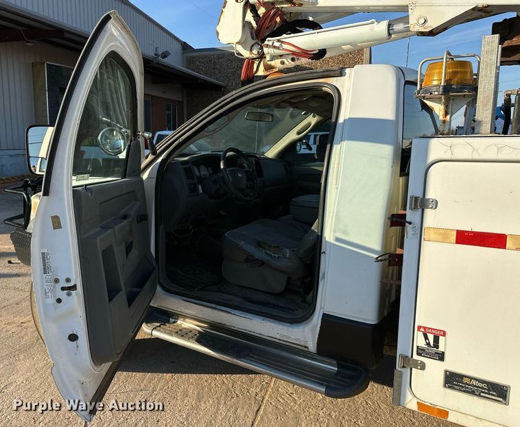 image for item OM9862 2009 Dodge Ram 5500HD bucket truck