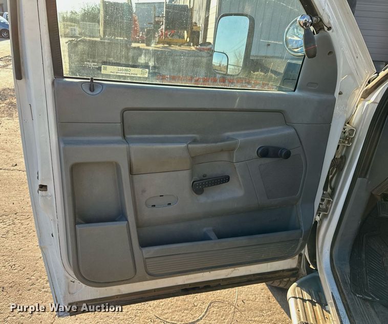 image for item OM9862 2009 Dodge Ram 5500HD bucket truck