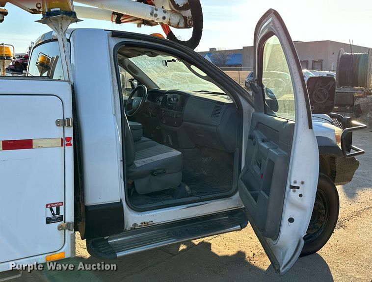 image for item OM9862 2009 Dodge Ram 5500HD bucket truck