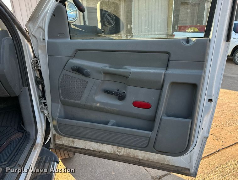 image for item OM9862 2009 Dodge Ram 5500HD bucket truck